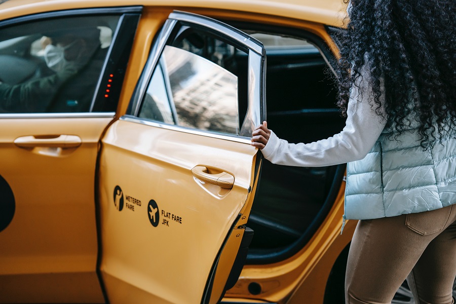 Precio, tiempo estimado y distancia de un taxi desde el Aeropuerto de Barcelona al centro